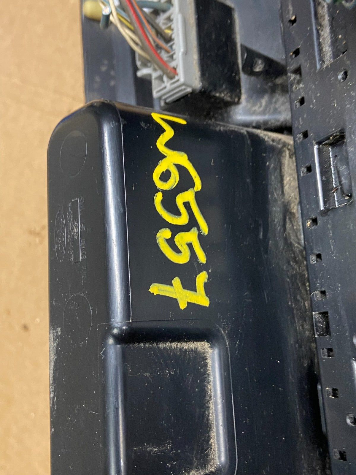 2008-2010 Ford F250 F350 Radio Climate Control Radio Dash Bezel Panel w6557 DG2