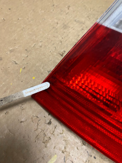 2002 - 2005 BMW 3 E46 Series Right Passenger Tail Light V8583 DW5
