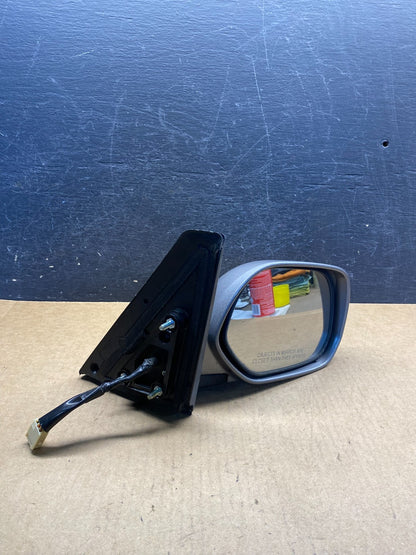 2004 to 2006 Scion XB Right Passenger Side View Door Mirror AH7136 DW9