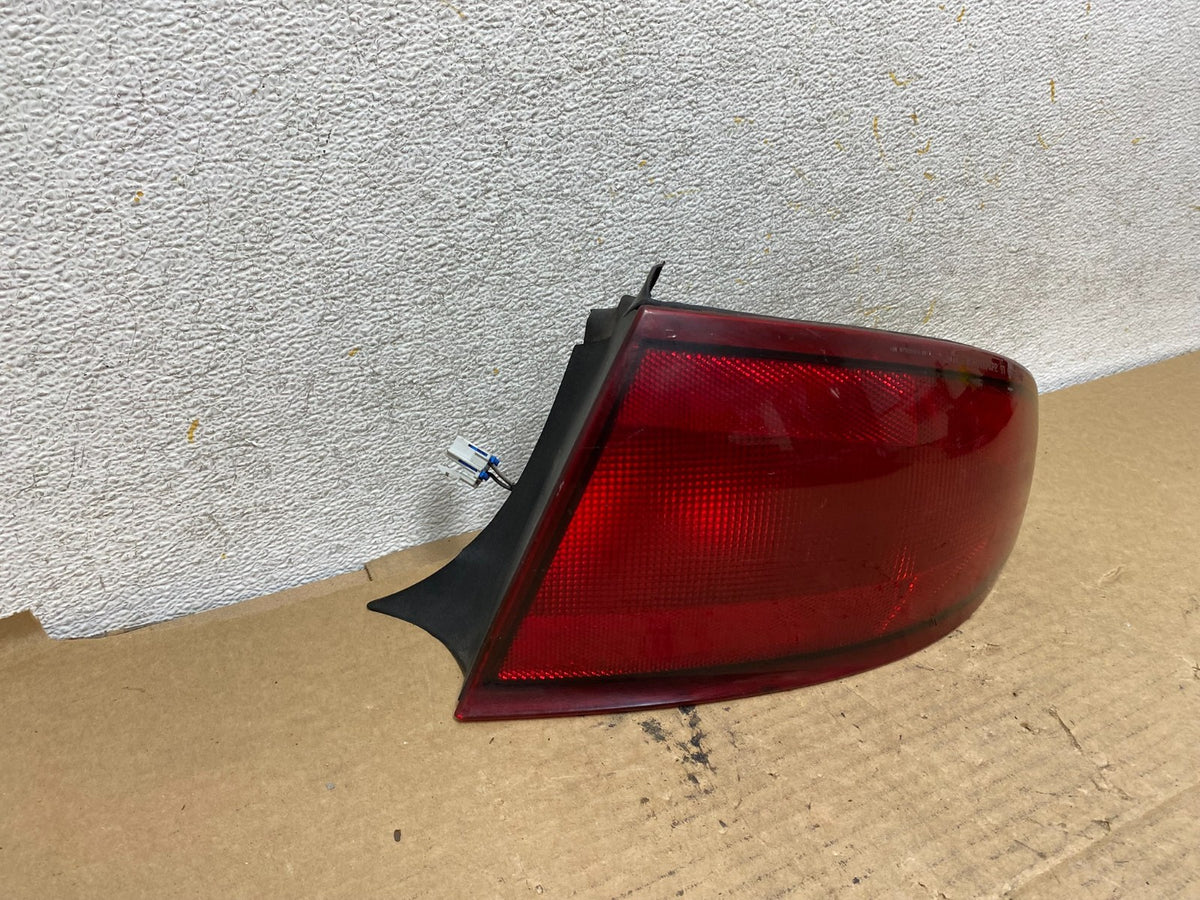 1997 to 2004 Buick Regal Right Passenger RH Side Tail Light ah8042 DG1