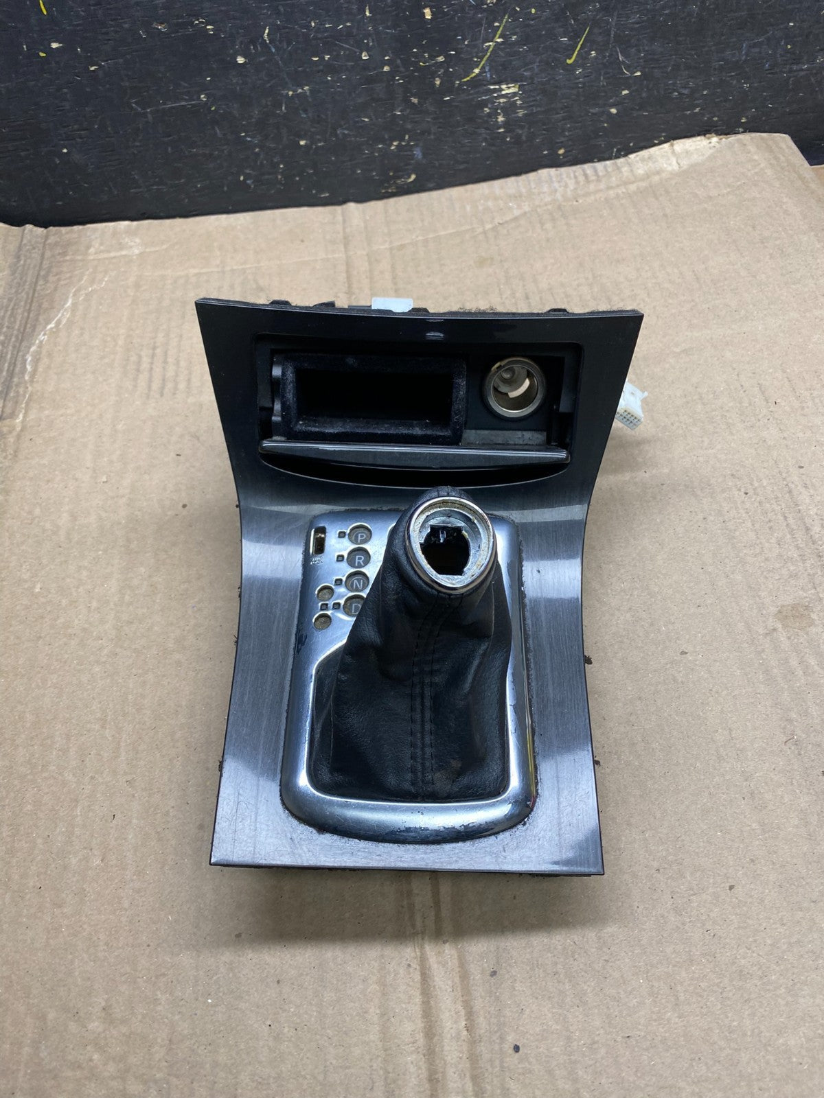 2011 to 2019 Infiniti M37 M56 Dash Center Console Storage Shifter Floor X2038 DG1