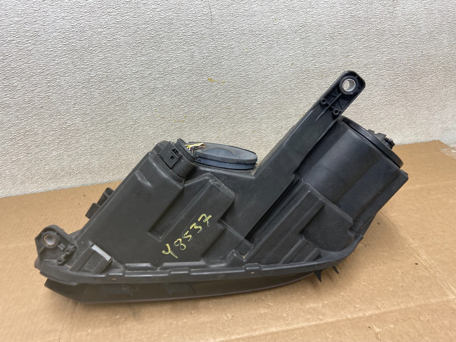 2012 to 2018 Volkswagen Tiguan Right Passenger RH Halogen Headlight Y8537 DG7