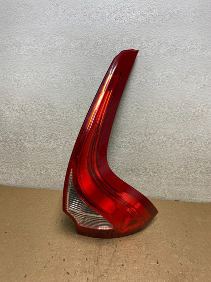2009 to 2011 Volvo XC60 Right Passenger RH Tail Light Oem V0316 DW0