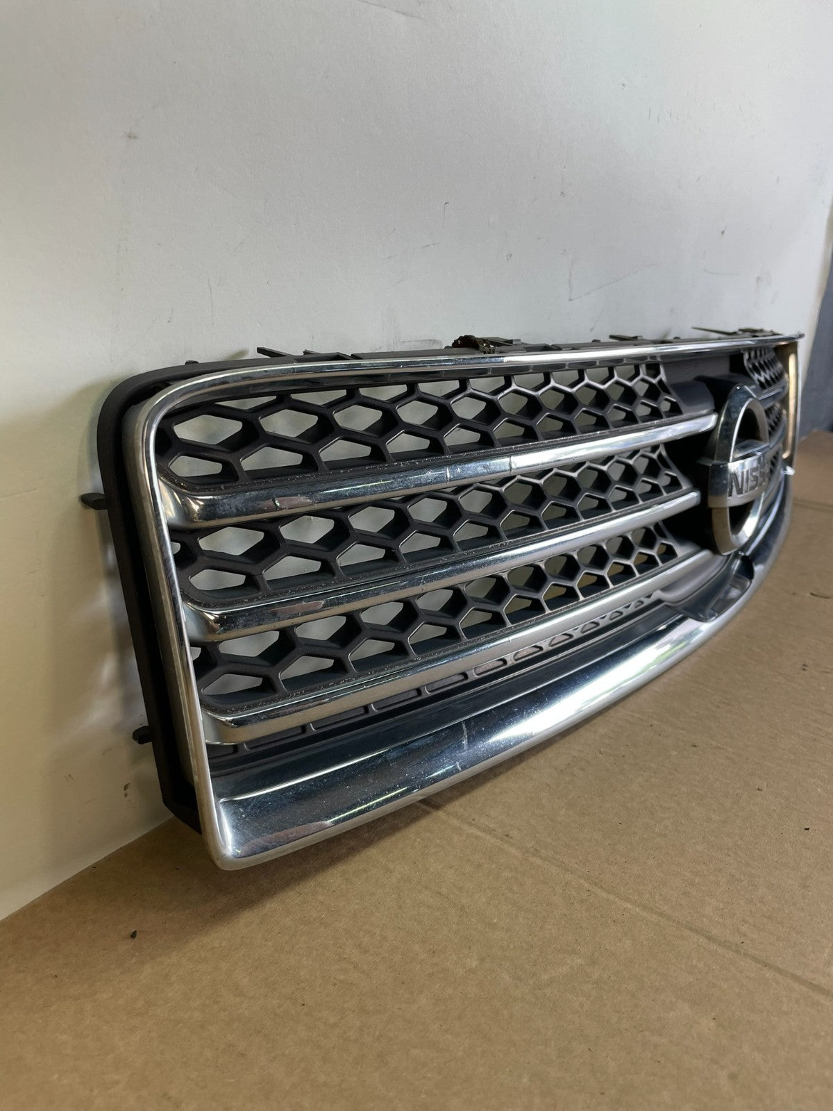 2009 to 2011 Nissan Maxima Front Upper Grill Grille AG2836 DW2