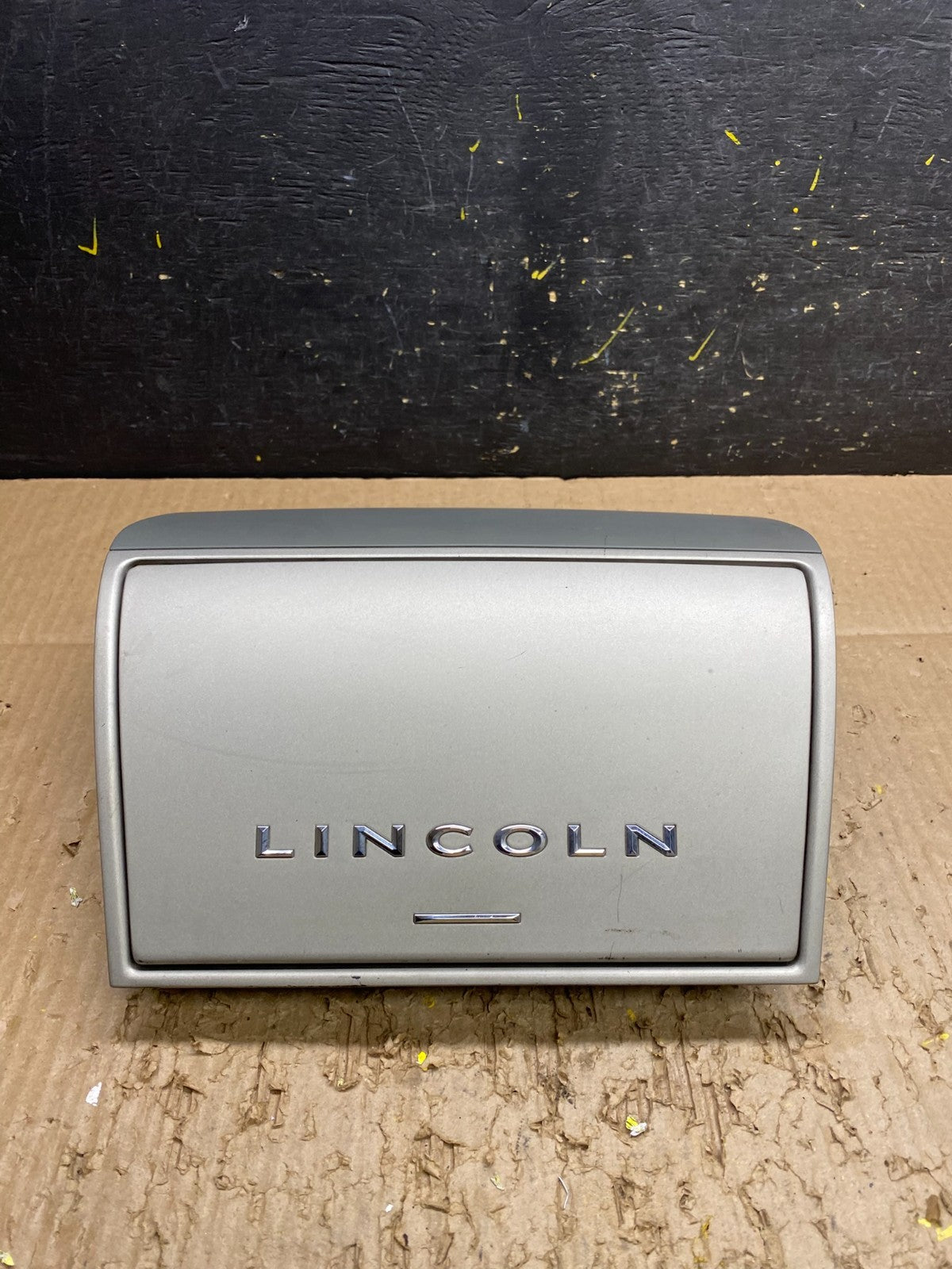 2003-2005 Lincoln Aviator Center Console Dash Trim Radio Cover  OEM V7483  DG0