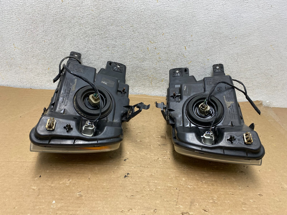 2004 to 2008 Ford F-150 F150 Left+Right Halogen Headlights AH8887 DW10