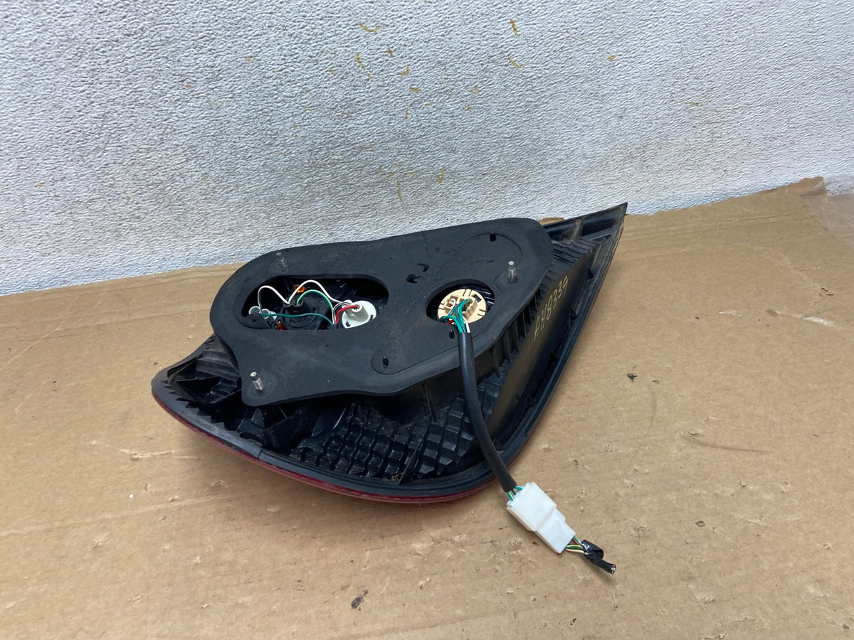 2002 2003 2004 Toyota Camry Tail Light Right Passenger Rh Side AH8339 LK5
