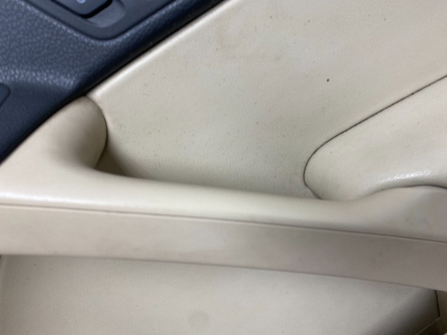 2009-2017 Volkswagen Tiguan Front Right Passenger RH Side Panel Door W0796 DG3
