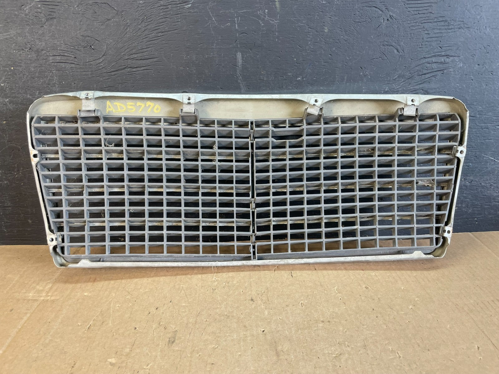 1994 to 1995 Mercedes Benz E-Class Front Upper Grill Grille AD57703