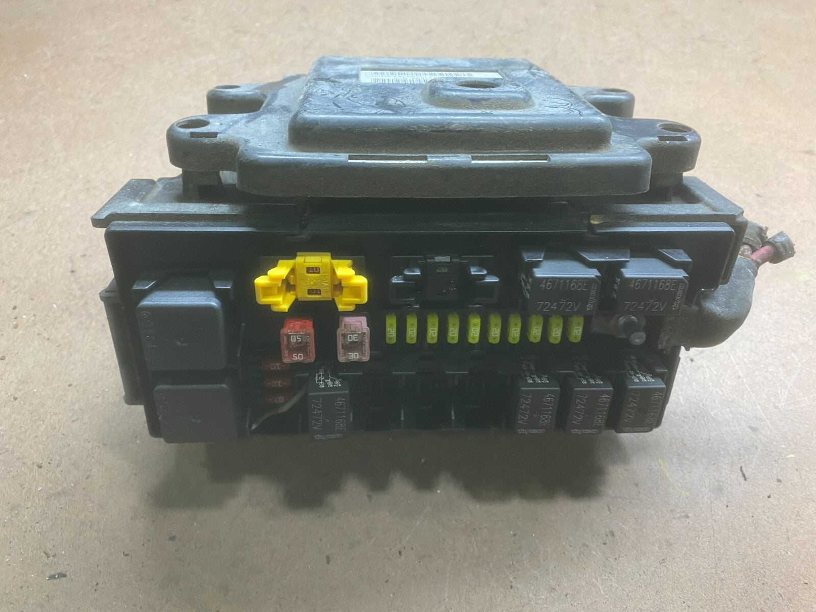 2006 Jeep Grand Cherokee Integrated Power Fuse Box BCM Body Module  H4065 Oem DG2