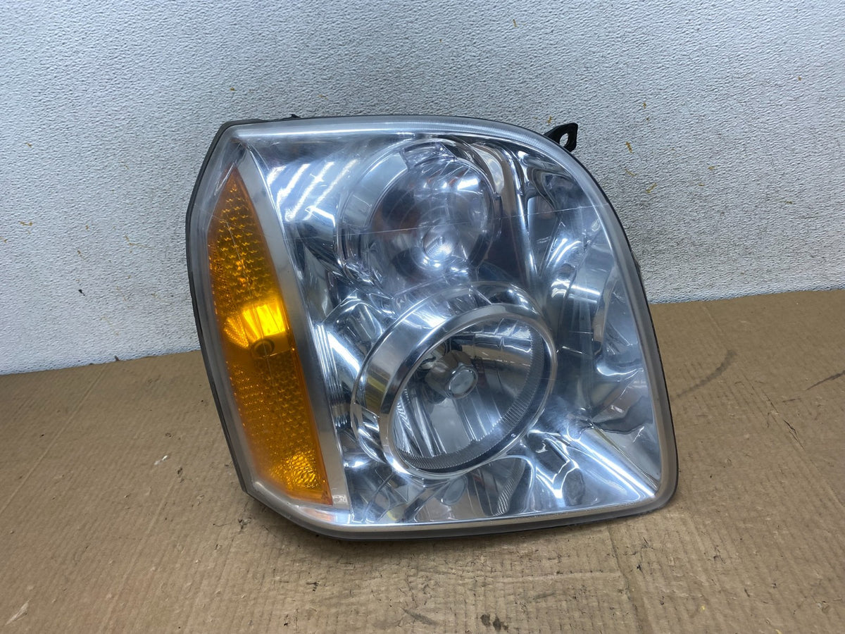 2007-2014 GMC Yukon Halogen Headlight Right Passenger Side TYC AI7993 DW0
