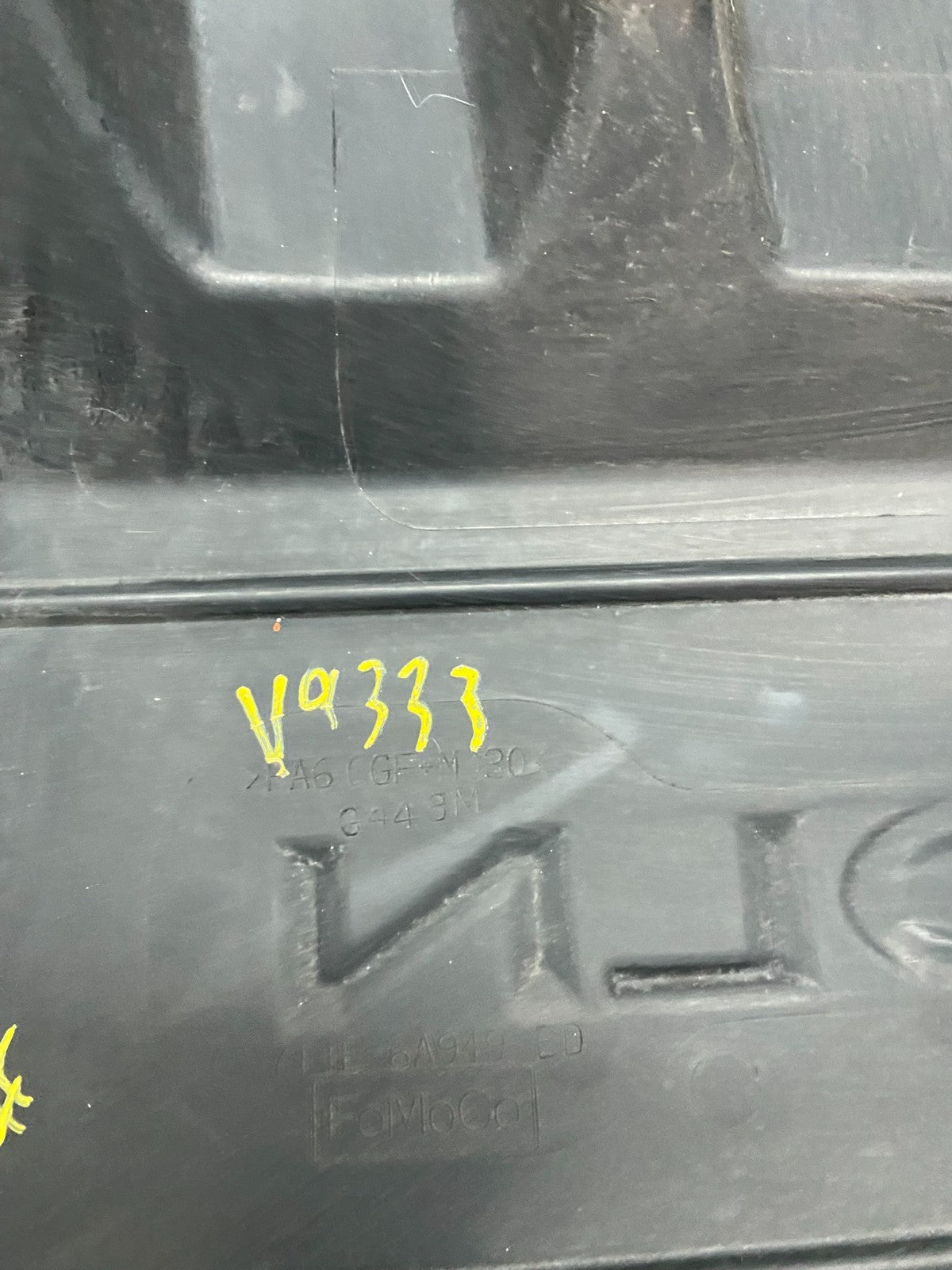 2009 to 2012  Lincoln MKS 3.7L Engine Motor Cover V9333 DG9