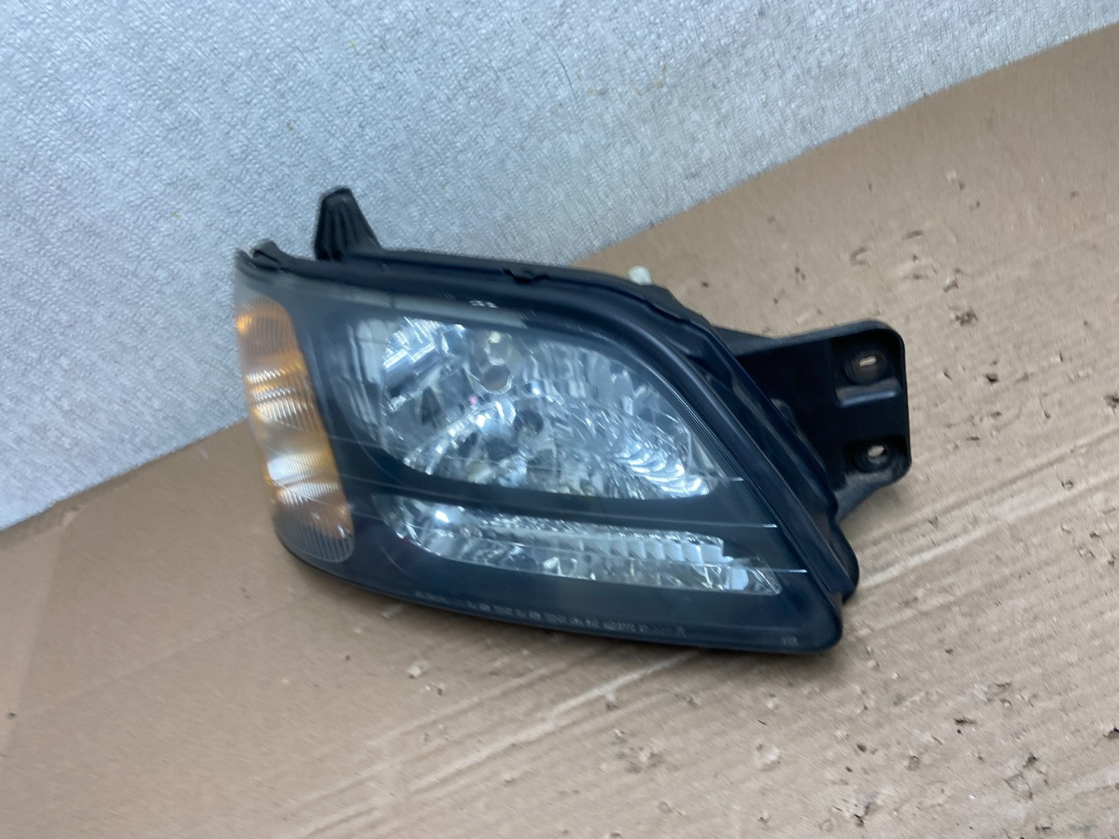 2001 to 2004 Subaru Legacy Outback Right Passenger Rh Headlight Oem AB1490 DW1