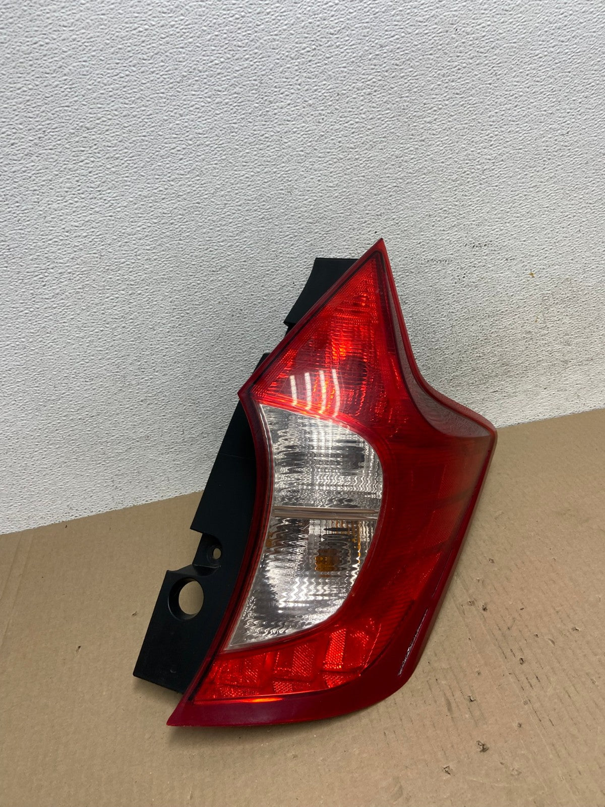 2014 - 2019 Nissan Versa Note Hatchback Right Passenger Tail Light AE9475 LK2