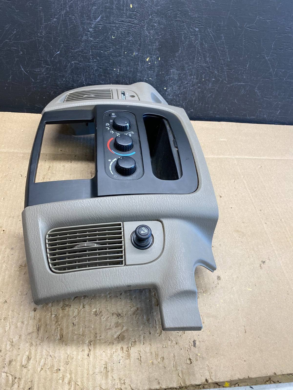 2002 to 2005 Dodge Ram Radio Climate Control Dash Air Vent Bezel Trim AC9149 DG1