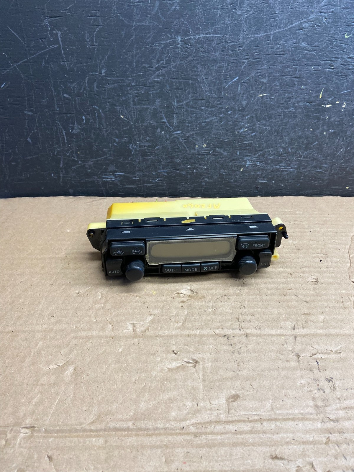 1999 to 2002 Toyota 4Runner Center Dash Climate Control Panel AF2060 DW0