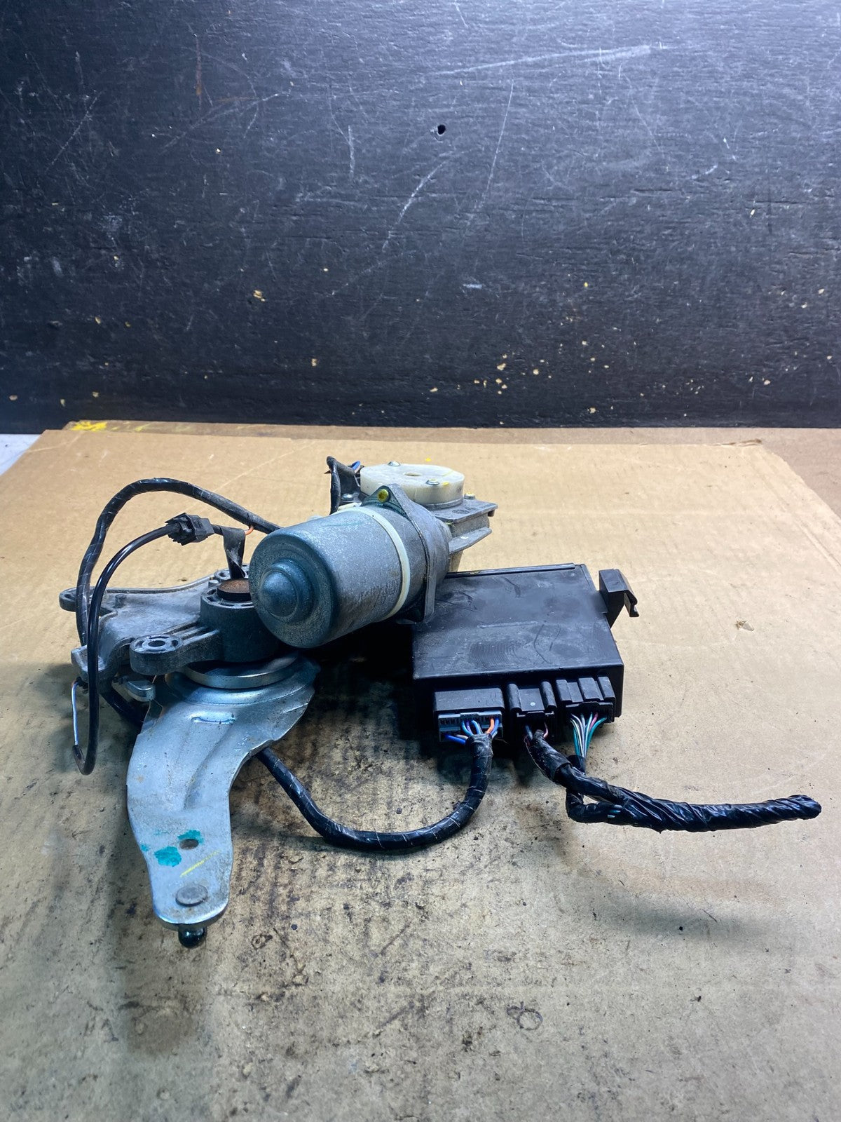 2007 - 2008 Cadillac Chevy GMC Rear Liftgate Door Control Module z2418 DG1