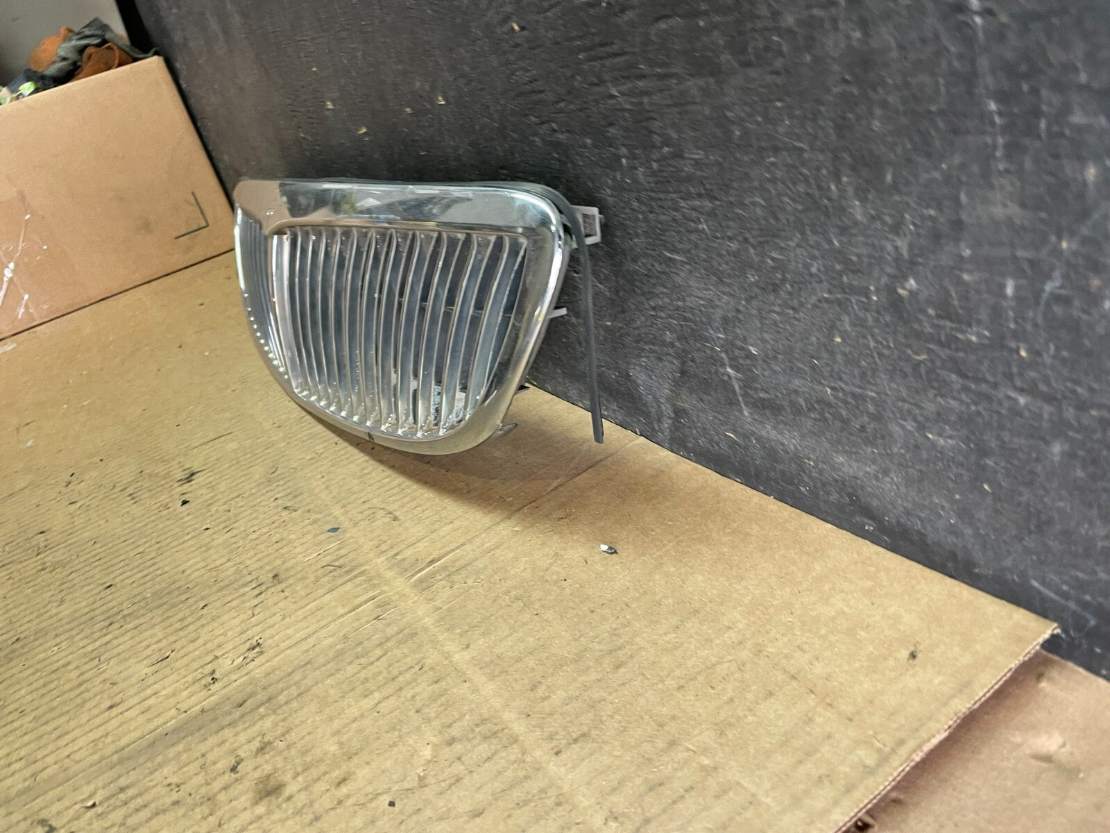 2000 to 2001 Infiniti i30 Front Upper Grill Grille OEM J4104 PS1