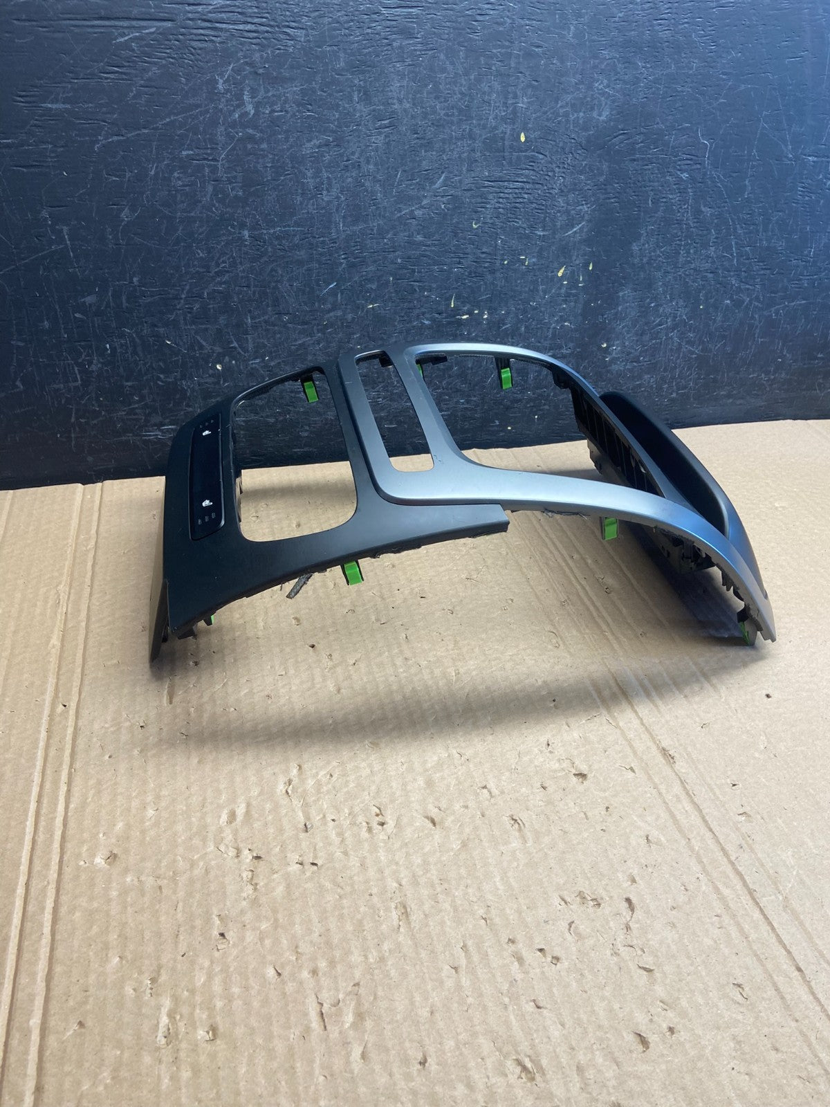 2014 2015 Kia Sorento Center Radio Climate Control Clock Trim Heat Seat af62342