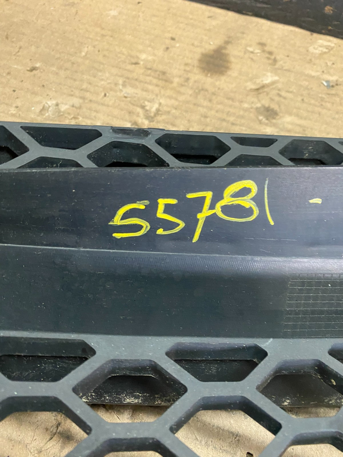 2007 to 2009 Hyundai Santa Fe Front Upper Grill Grille OEM S5781 DG7