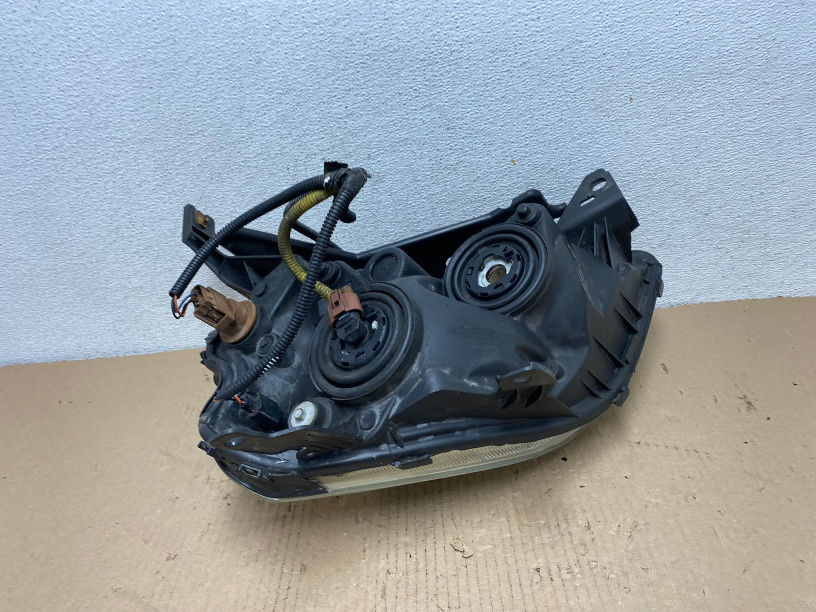 2005 to 2007 Ford Five Hundred Halogen Right Passenger Side Headlight AF3156 LK6