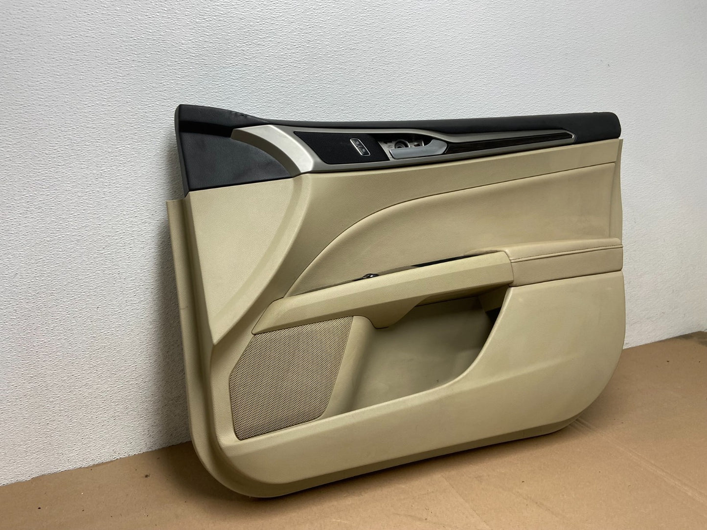 2013 to 2014 Ford Fusion Front Right Passenger Interior Door Panel AG4511 DG2