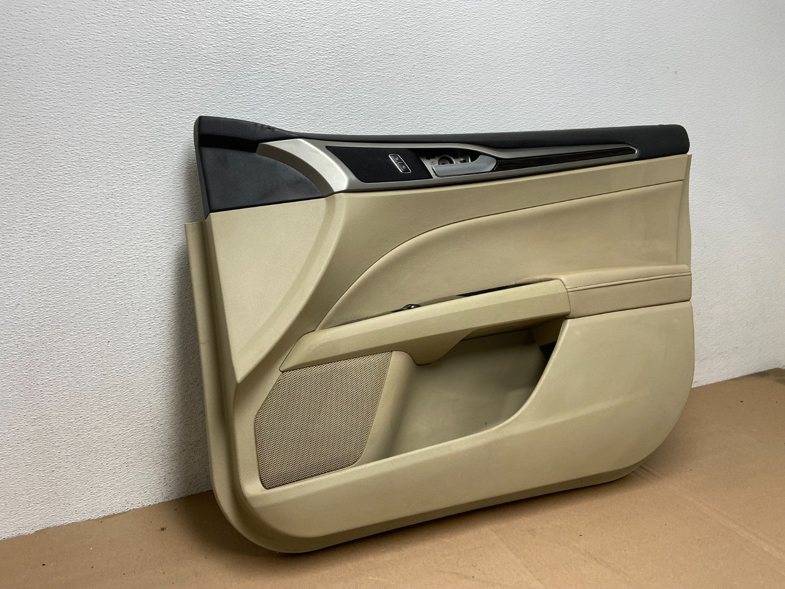 2013 to 2014 Ford Fusion Front Right Passenger Interior Door Panel AG4511 DG2