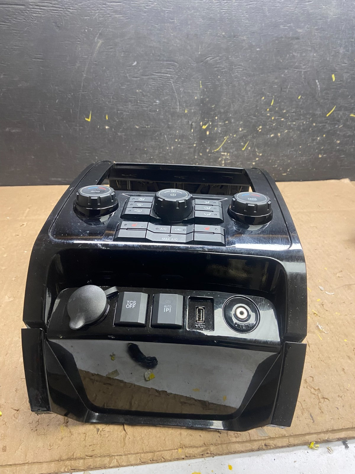 2010 to 2012 Ford Escape Ac Heater Climate Control Radio Bezel Trim Oem T8807 DG7