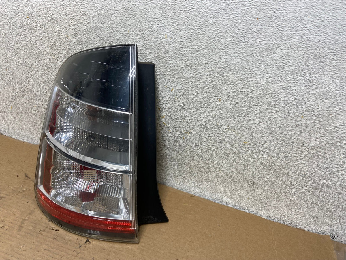 2004 2005 Toyota Prius Tail Light Left Driver Lh Side AH4324 LK2
