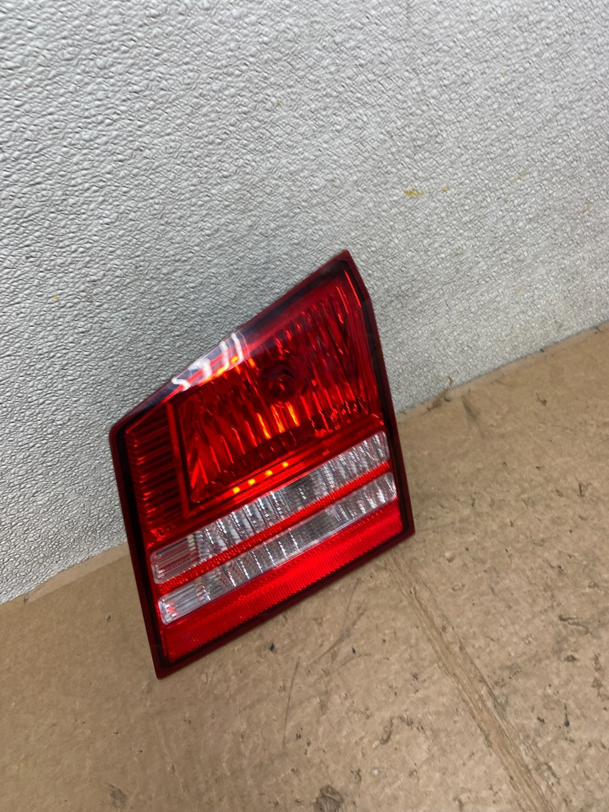 NO LED 2009-2011 Dodge Journey Right Passenger side Tail Light Inner Oem AA41062