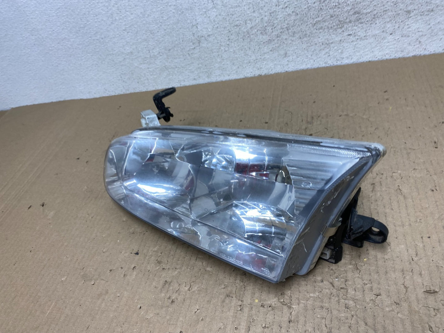 2000 to 2001 Toyota Camry Front Left Driver Side Headlight AF2875 DW1