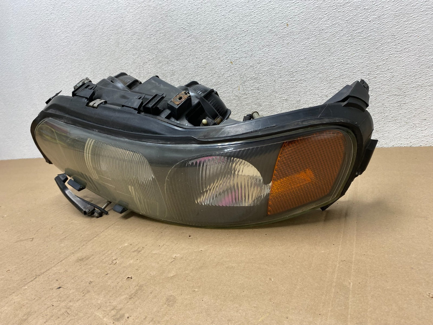 2001 to 2004 Volvo S60 Left Driver LH Headlight Halogen AG4612 DW1