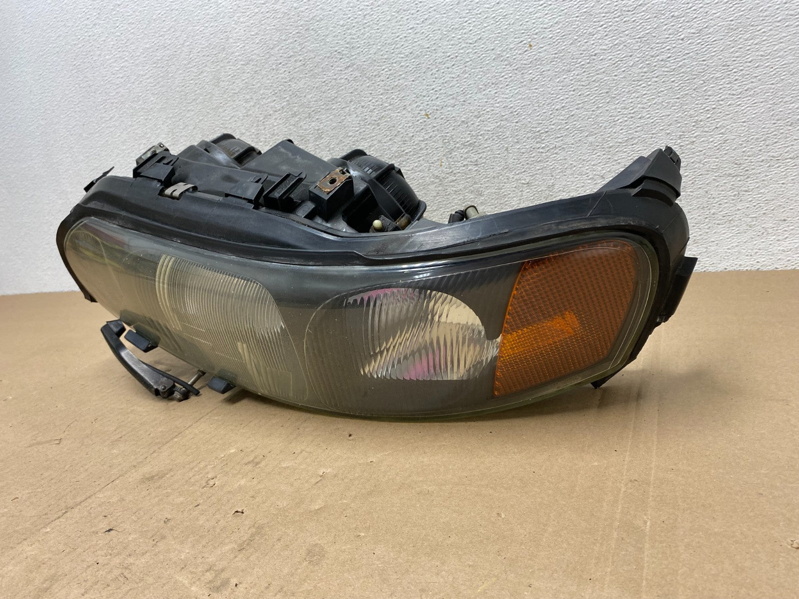 2001 to 2004 Volvo S60 Left Driver LH Headlight Halogen AG4612 DW1