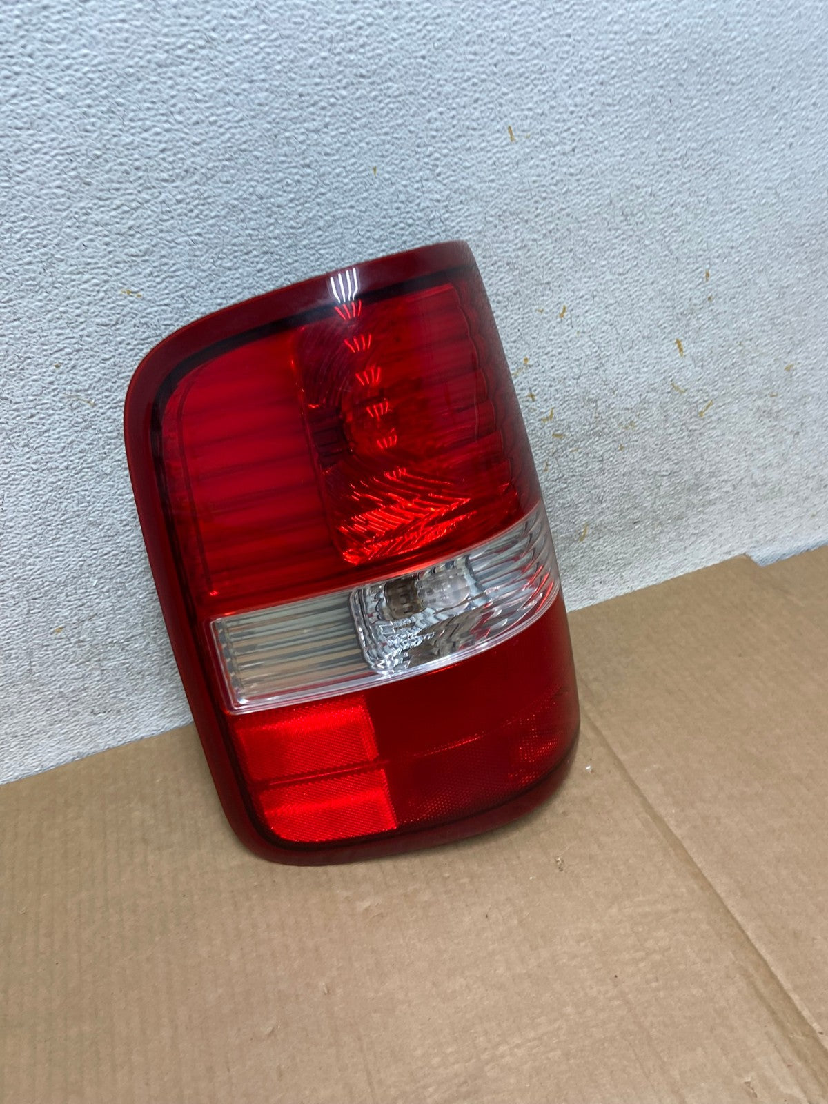2004 to 2008 Ford F150 F-150 Left Driver LH Side Tail Light AI5677 LK2