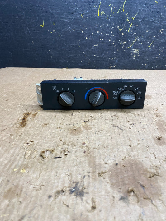 2001 - 2007 GMC Chevrolet Express 1500 Climate Control A/C Z4582 DG0