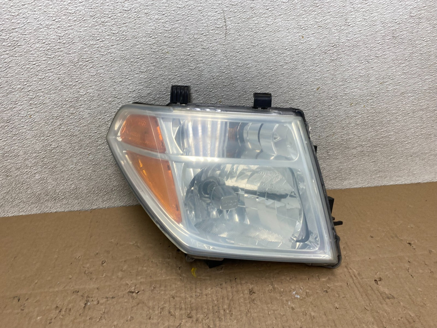 2005 to 2007 Nissan Pathfinder Halogen Headlight Right Passenger Oem T7742 DW0