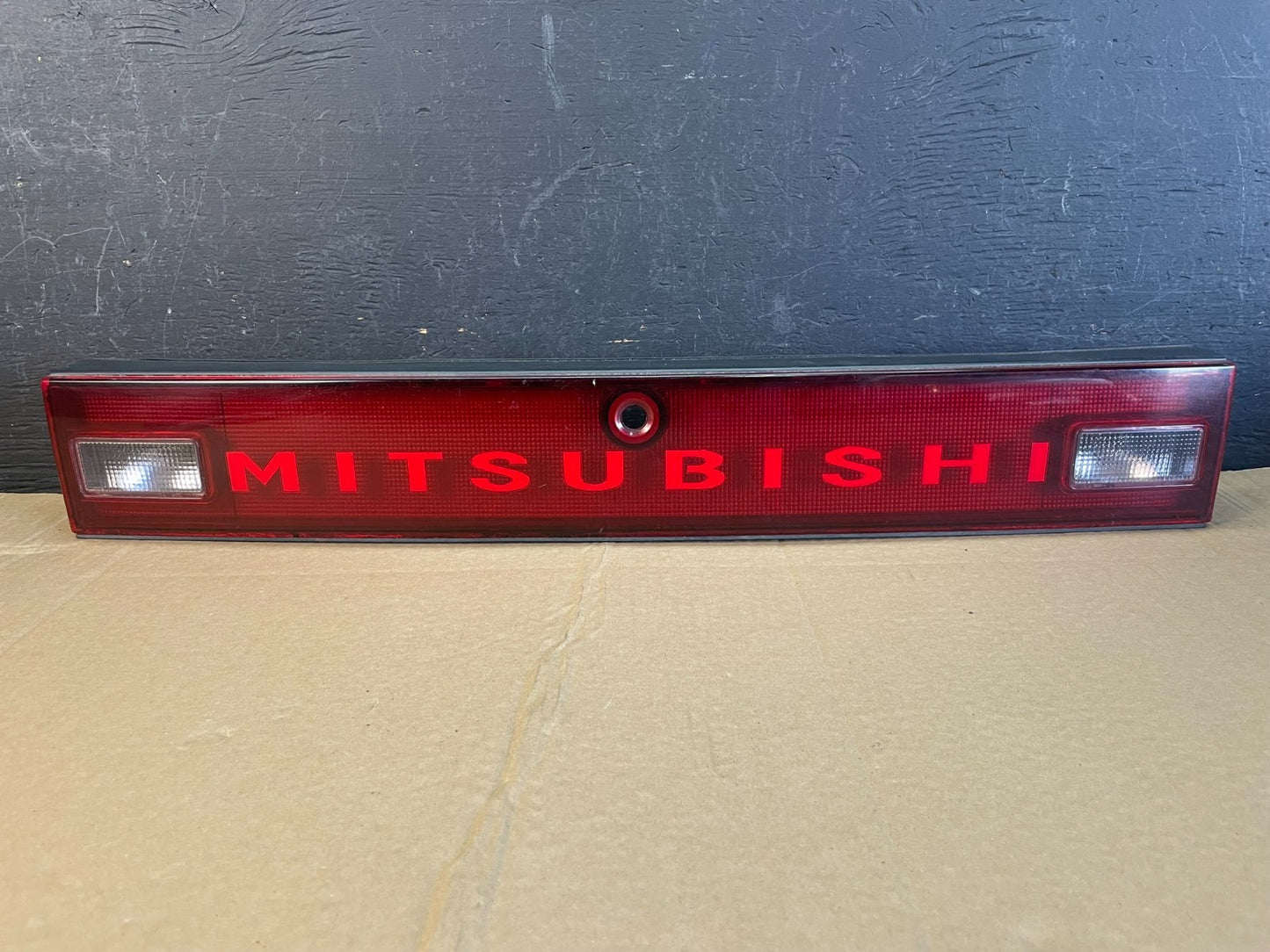 1994 Mitsubishi 3000 GT Tailgate Bootlid Trim Molding Cover Reflector 132375980