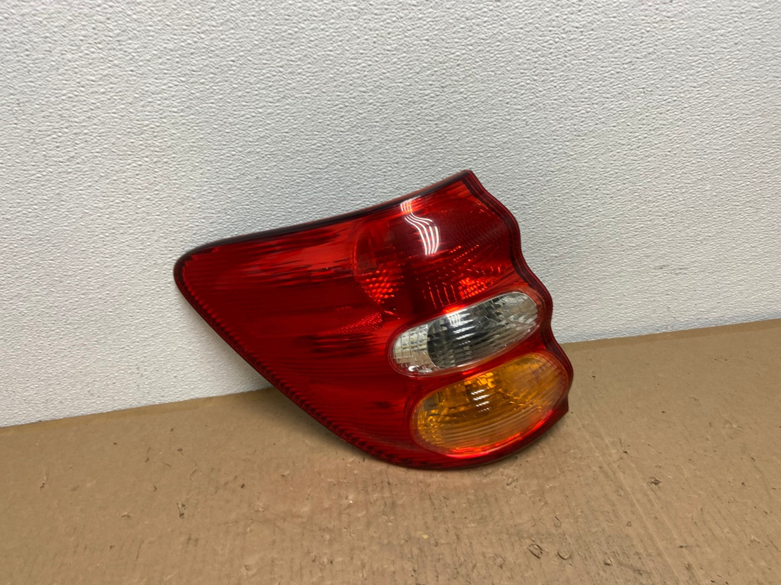 2001 to 2004 Toyota Sequoia Left Driver Lh Side Tail Light Oem AB6681 LK0