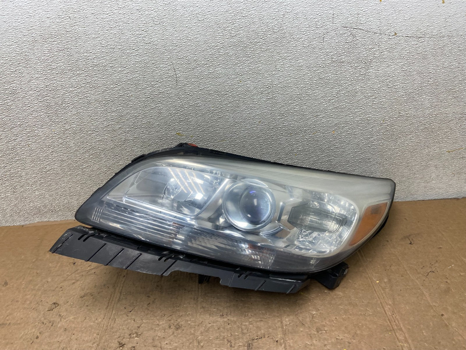 2013 2014 2015 Chevrolet Malibu Headlight Projector Left Driver Side Oem AA42110