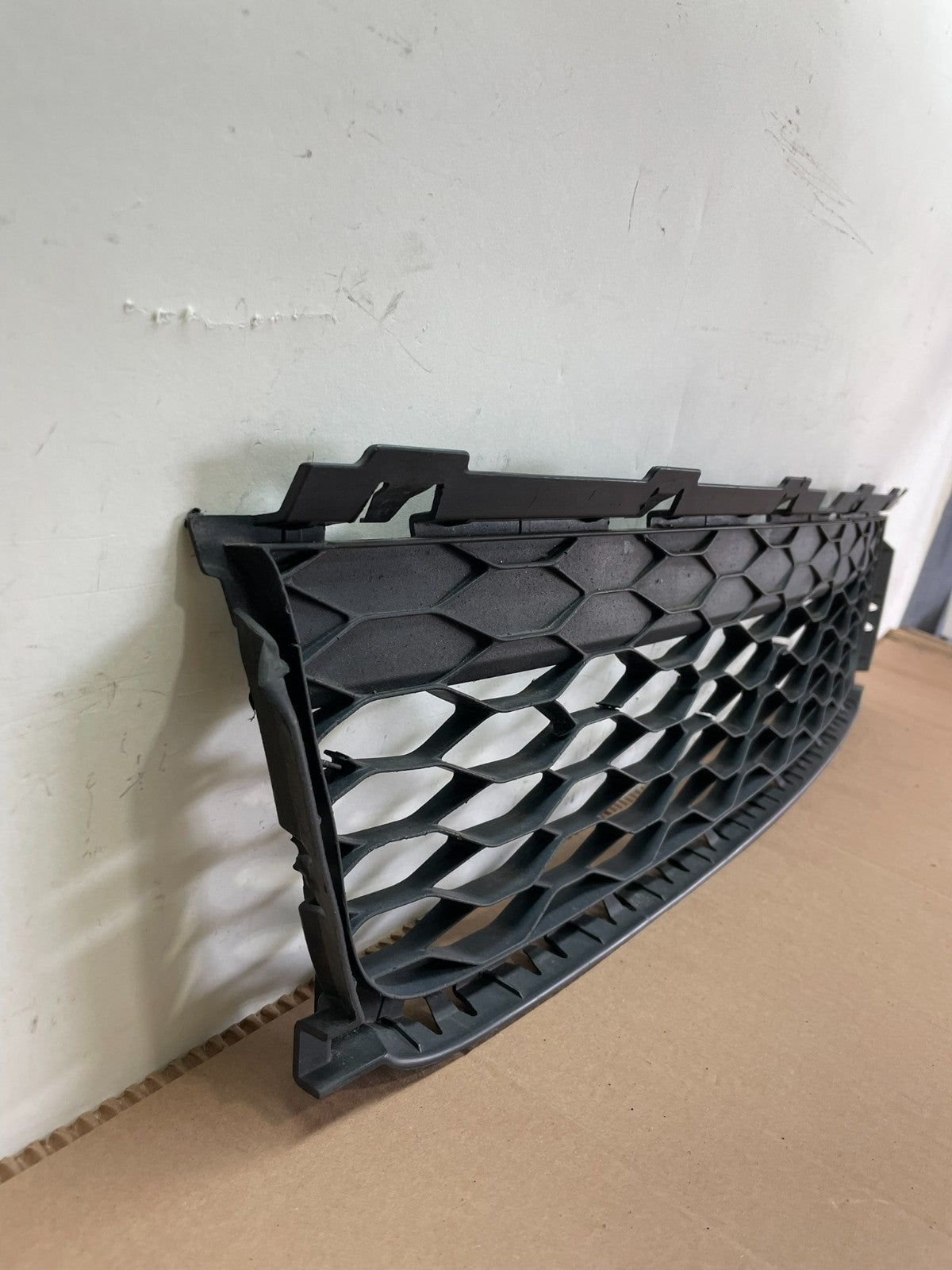 2016 2017 2018 Ford Explorer Front Lower Grill Grille AH8557 DG2