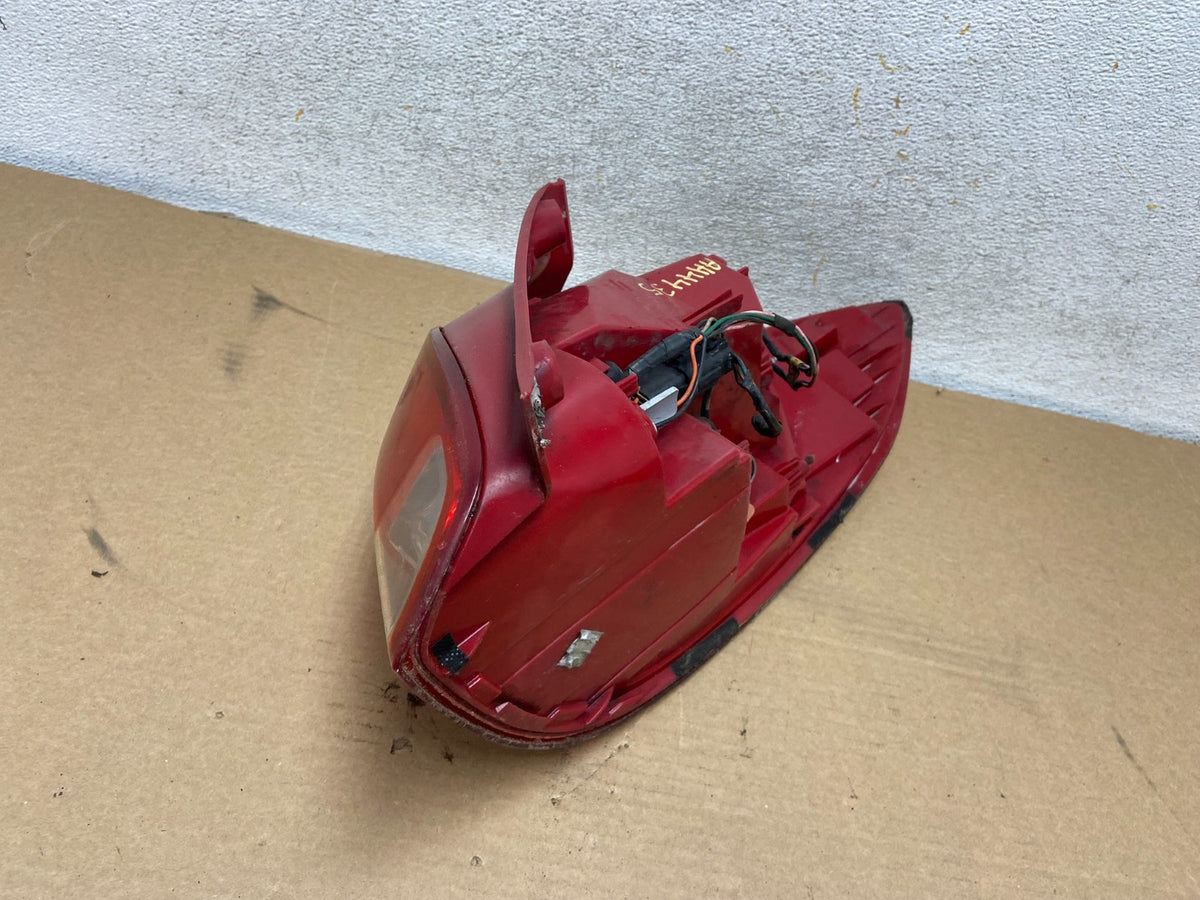 2012 to 2017 Hyundai Veloster Left Driver LH Tail light AH4435 DW5