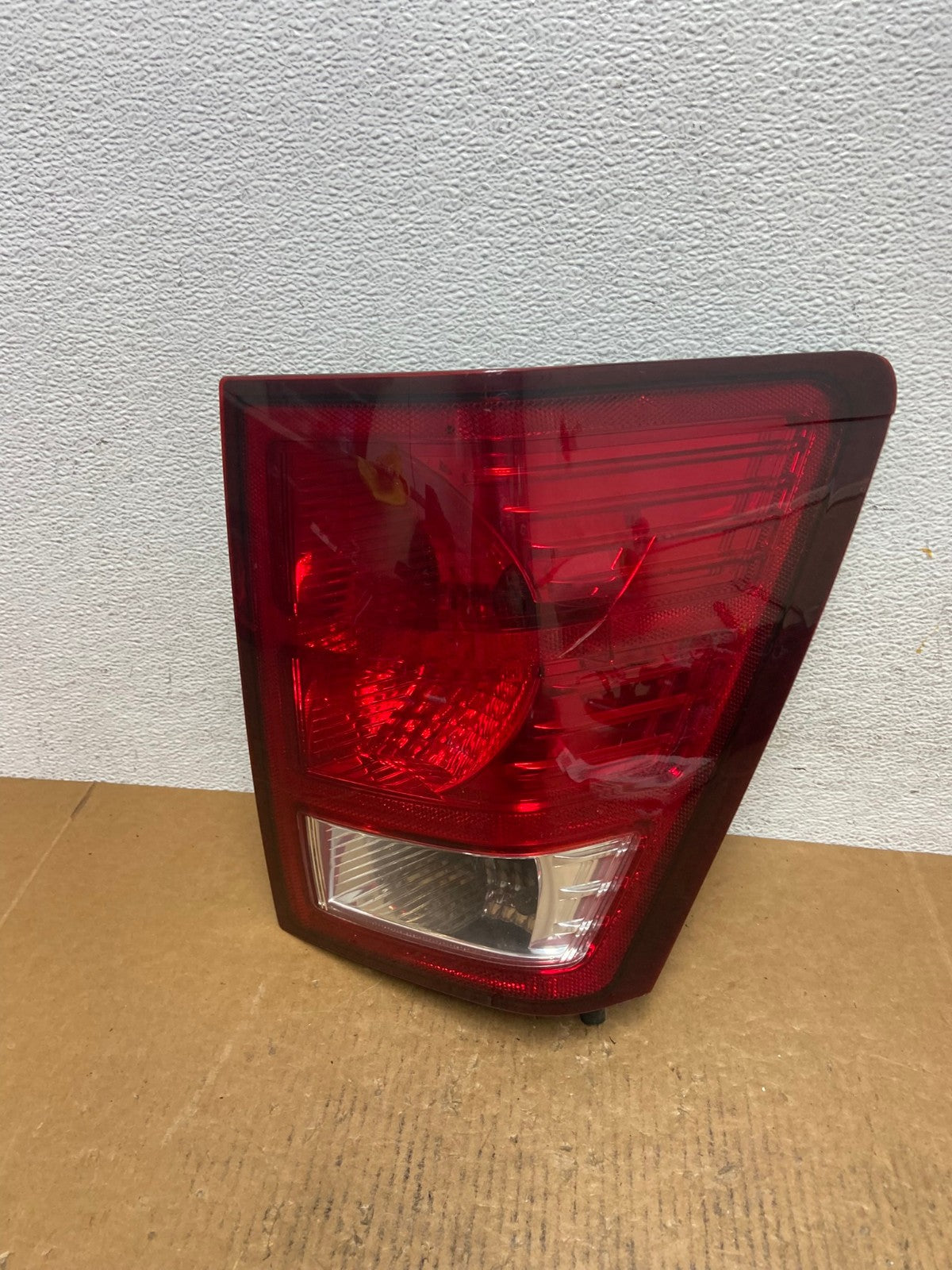 2007 to 2010 Jeep Grand Cherokee Right Passenger Tail Light AE0214 LK0