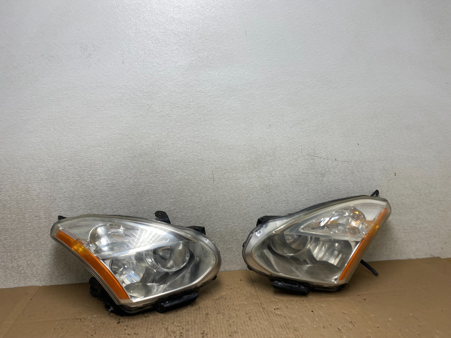 2009 - 2013 Nissan Rogue Left+Right Side Set Halogen Headlights OEM T8039 DW0