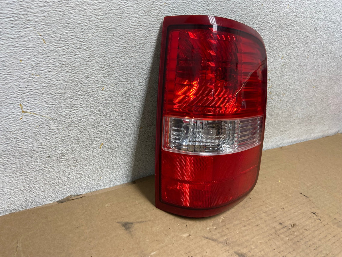 2004 to 2008 Ford F150 F-150 Right Passenger RH Side Tail Light AH4197 LK1