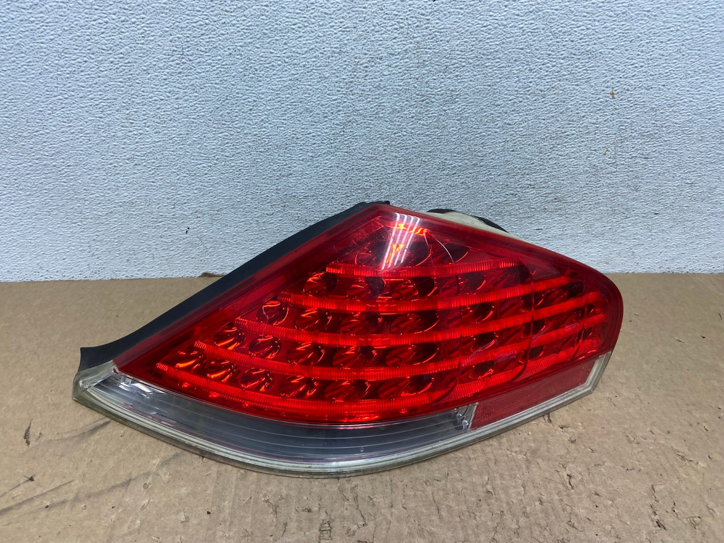 2004-2007 BMW 6 Series 650i 645i Right Passenger Side Tail Light AG1305 LK0