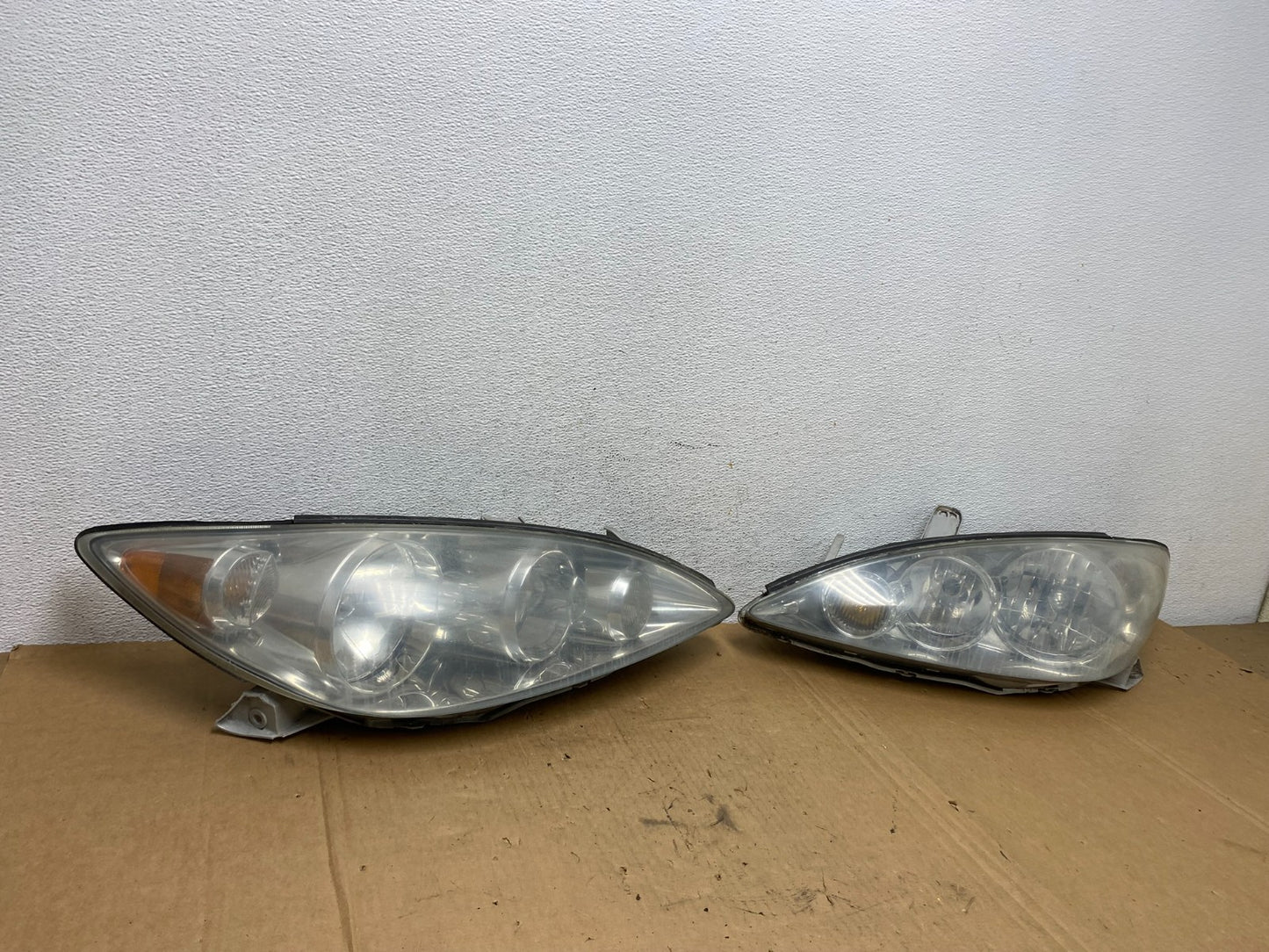 2005 to 2006 Toyota Camry Left+Right Side Set Halogen Headlights AD2812 DW2