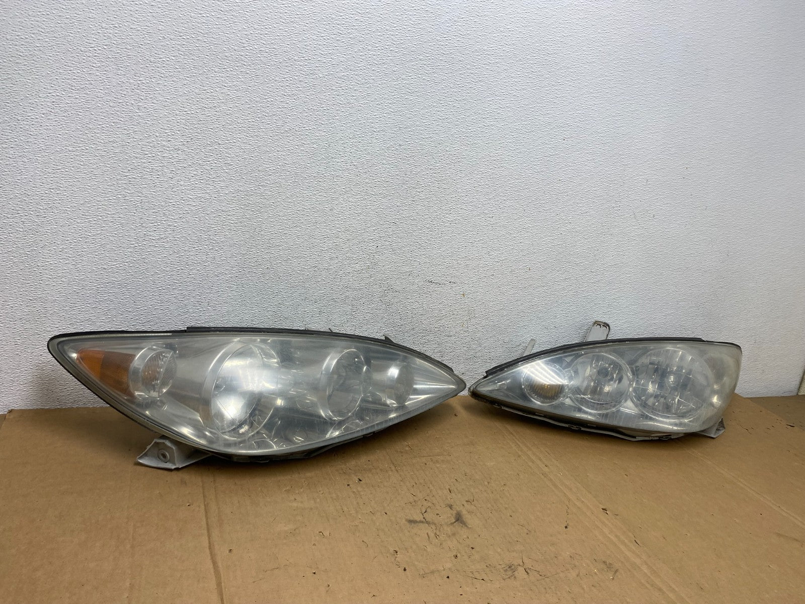 2005 to 2006 Toyota Camry Left+Right Side Set Halogen Headlights AD2812 DW2
