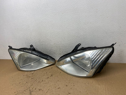 2000 to 2002 Ford Focus Left+Right Set Halogen Headlights AF8333 DW1