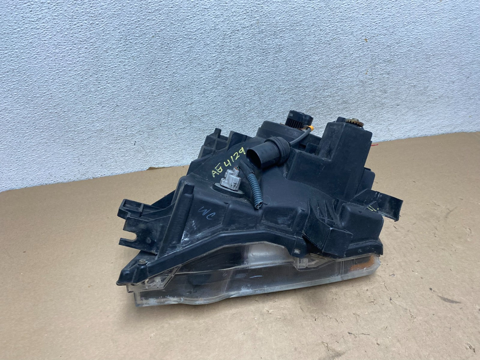 2005-2015 Nissan Xterra Right Passenger RH Headlight AG4129 DW6