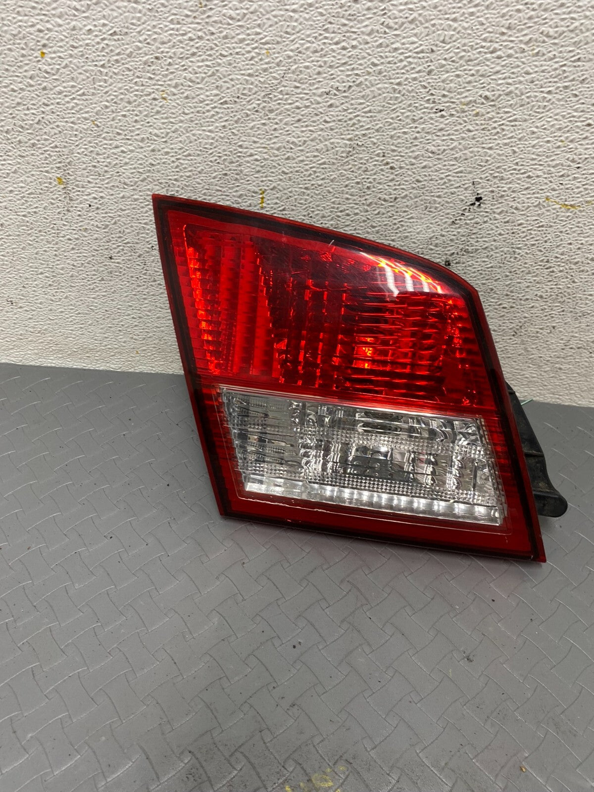 2002-2004 Infiniti i35 Inner Light Left Driver Side Tail Light OEM A26610